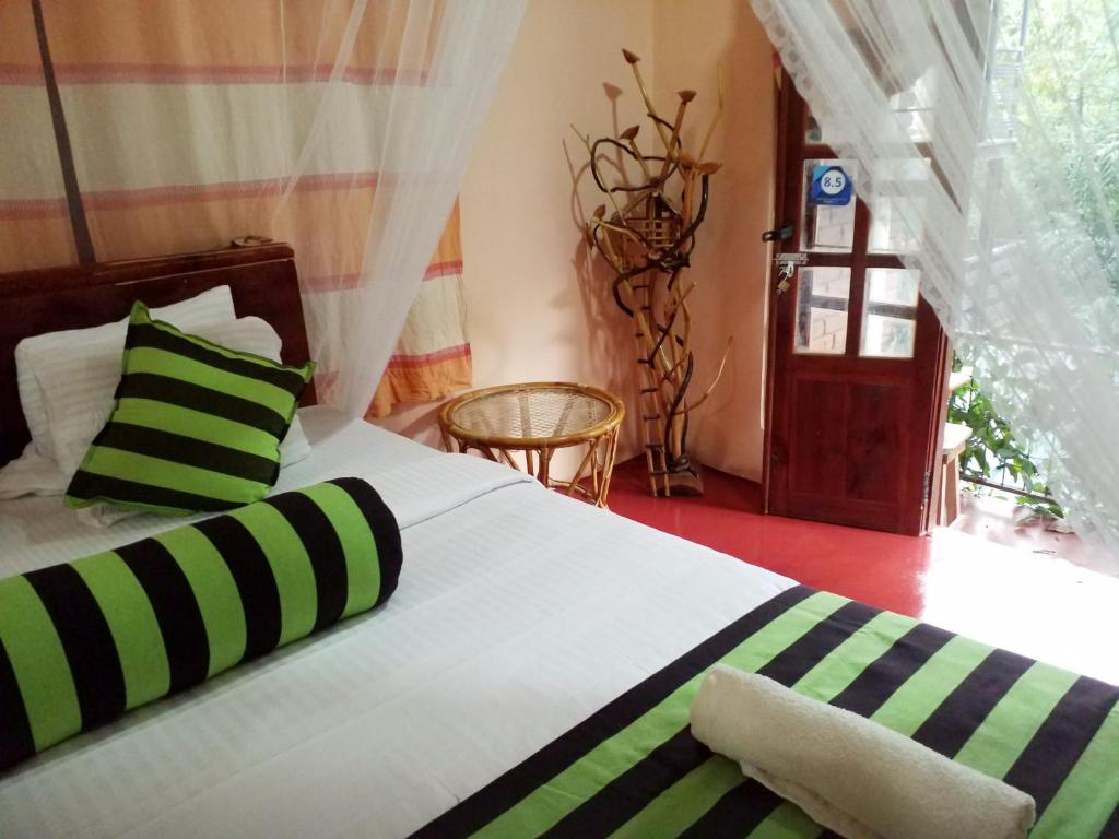 Room image description